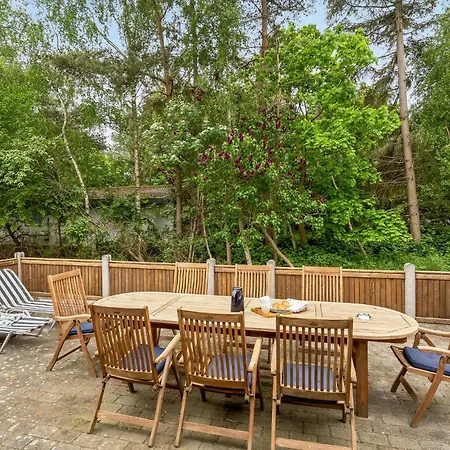 Amazing In With Private Swimming Pool, Be Inside Or Outside *